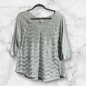 Down East gray with silver sequined front 3/4 sleeve pull on top size large